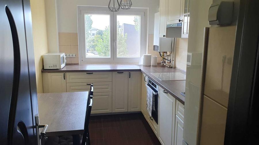 Apartament cu 3 camere semidecomandat în Central