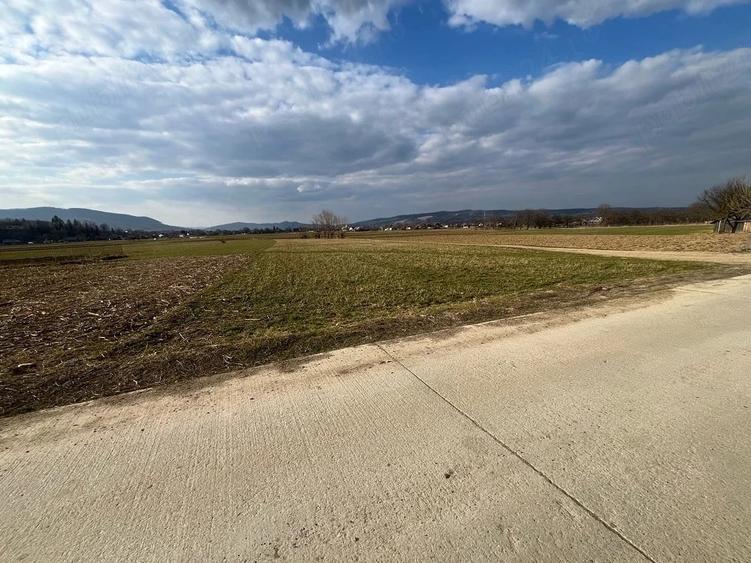 Teren de 2830 mp, în Capu Câmpului