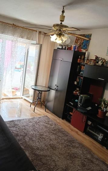 Apartament cu 3 camere decomandat în Dosu Bricii