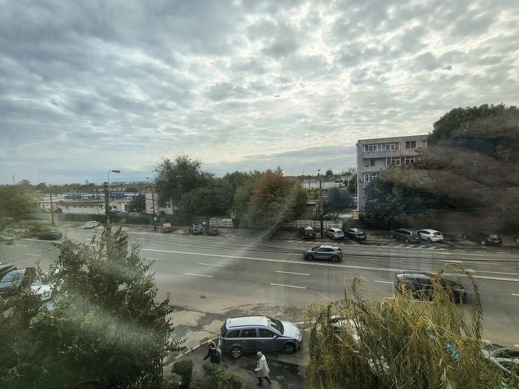 Apartament cu 3 camere decomandat, mobilat în