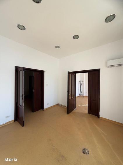 Apartament cu 5 camere în Centrul Istoric