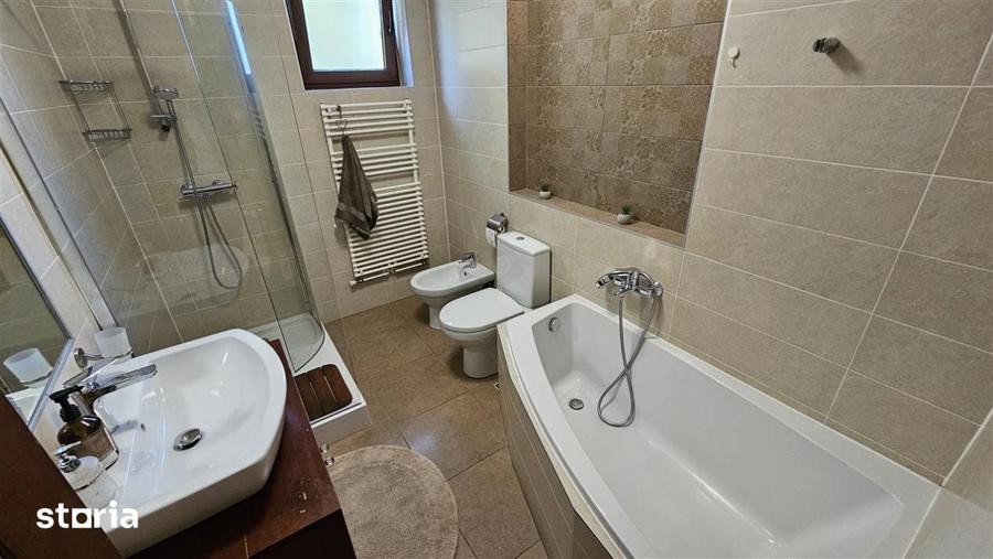 Apartament cu 4 camere în Gruia