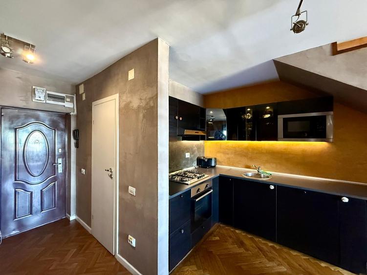 Apartament cu 3 camere semidecomandat în Sala Palatului