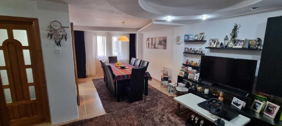 Apartament cu 4 camere decomandat în Ultracentral