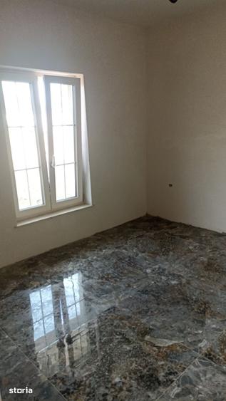 Casă cu 5 camere cu Teren 7200 Mp în Mihai Eminescu