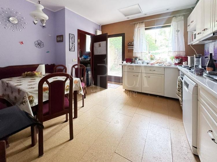 Casă individuală cu 6 camere cu Canalizare în Grigorescu