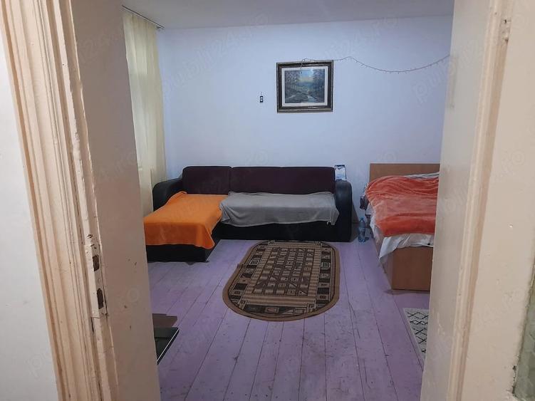 Casă cu 4 camere cu Teren 1000 Mp în Tătărași