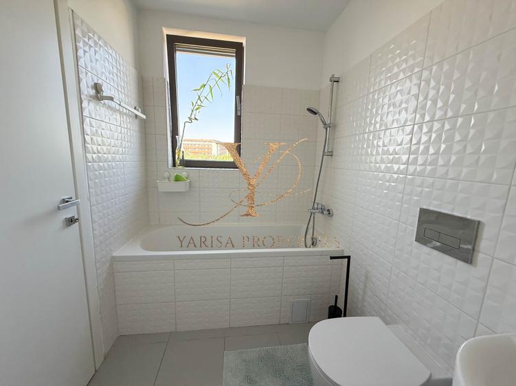 Apartament cu 3 camere semidecomandat în Sisești