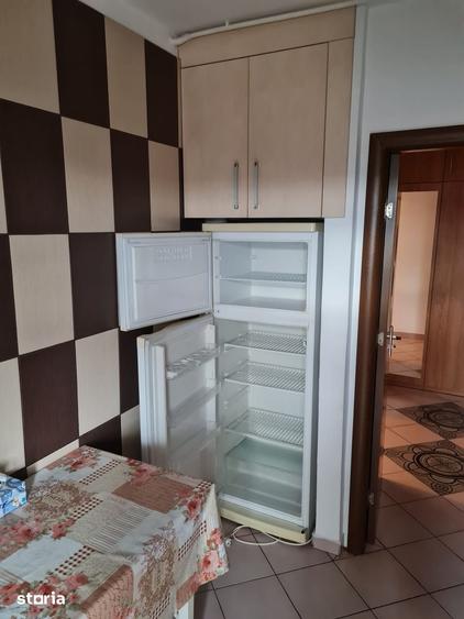 Apartament cu 3 camere decomandat în Micro 4