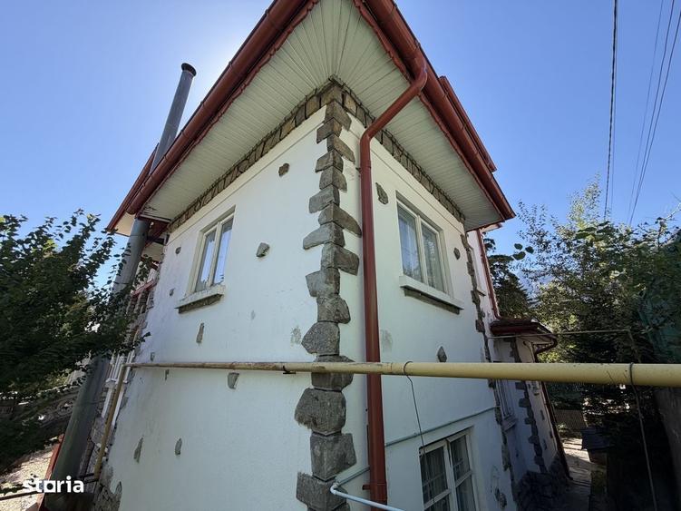Casă cu 4 camere în Central