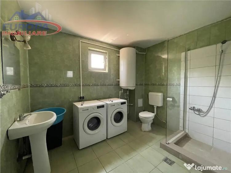 Casă cu 10 camere cu Teren 300 Mp în Dallas