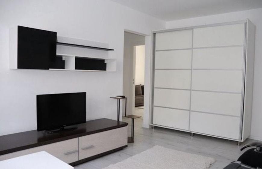 Apartament cu 3 camere semidecomandat, mobilat în Drumul Taberei
