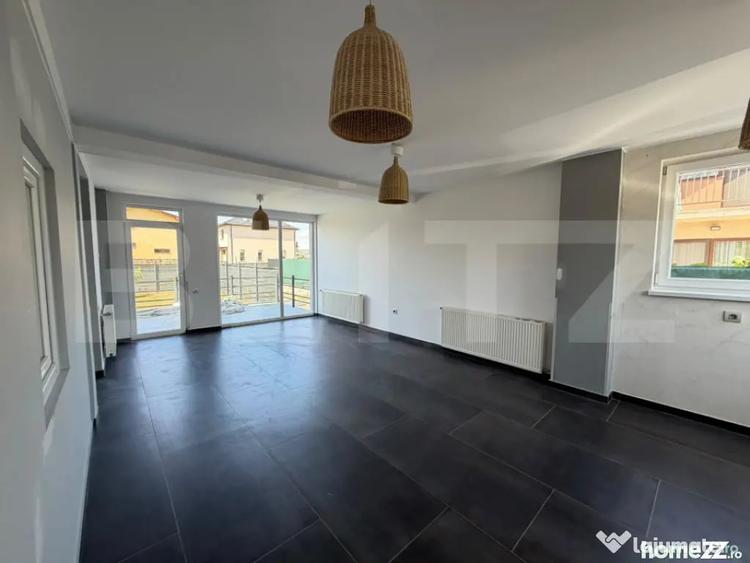 Spațiu comercial, de 390 mp, în Luna