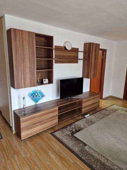 Apartament cu 3 camere decomandat în Florești