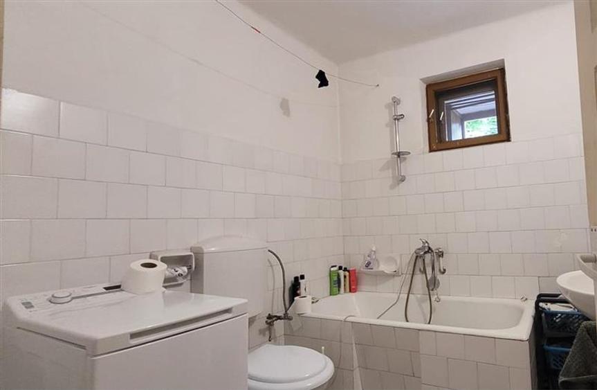 Casă individuală cu 5 camere cu Teren 705 Mp în Central