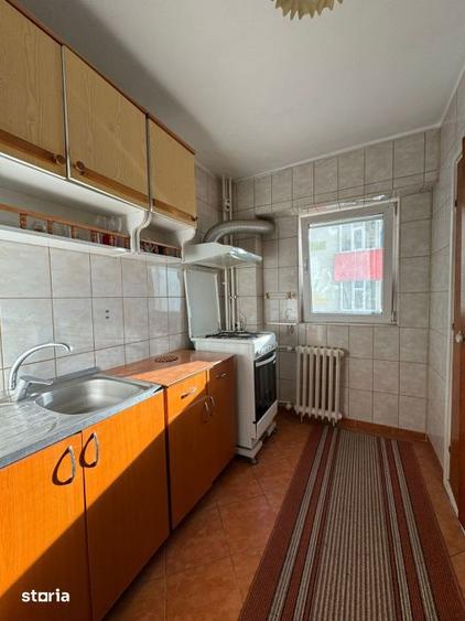 Apartament cu 4 camere decomandat, mobilat în Rahova