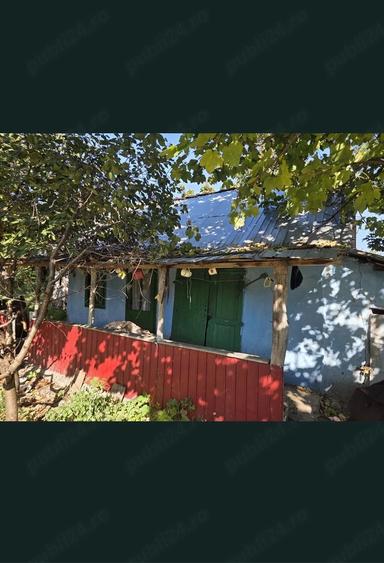 Casă cu 2 camere cu Teren 3500 Mp în Popeni (Zorleni)