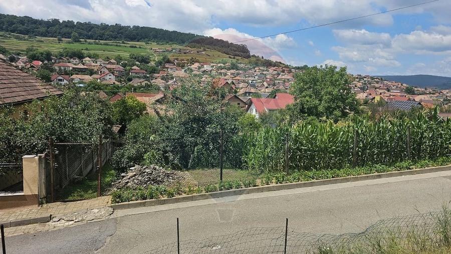 Teren de 1103 mp, în Sud