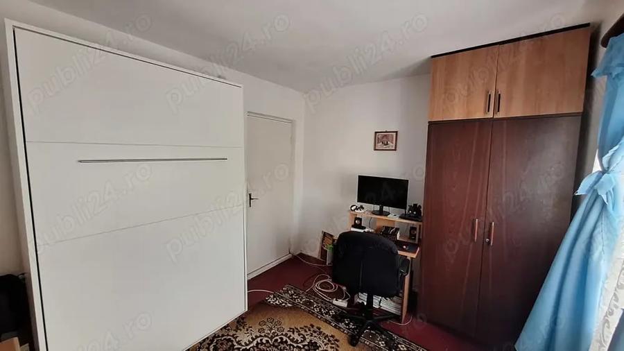 Apartament cu 3 camere semidecomandat în Central