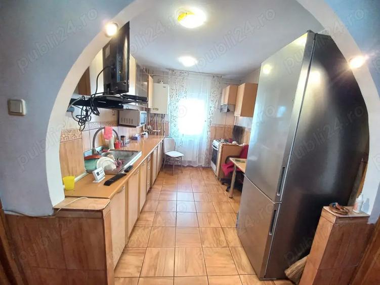 Apartament cu 3 camere semidecomandat în Orizont