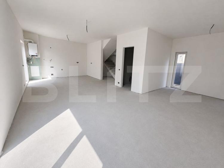 Casă individuală cu 5 camere cu Teren 200 Mp în Iris