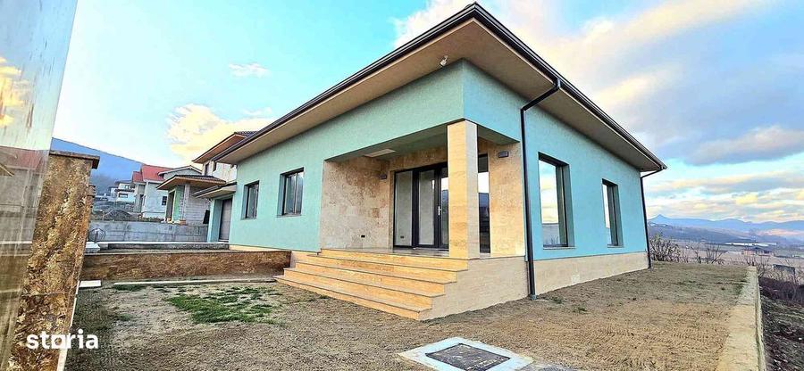 Casă cu 4 camere cu Teren 500 Mp în Central