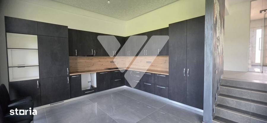 Casă cu 5 camere cu Teren 1190 Mp în Sadu