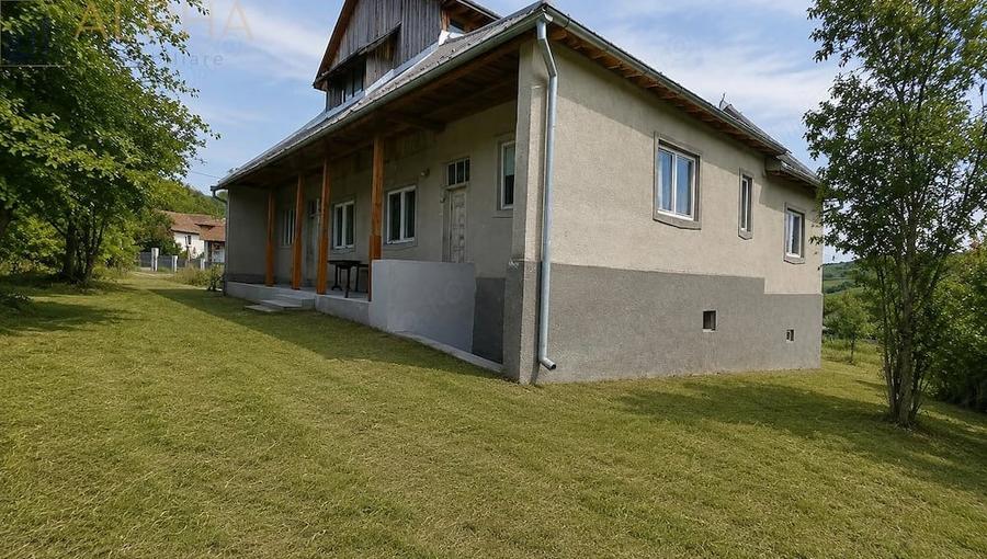 Casă cu 5 camere cu Teren 2320 Mp în Herina
