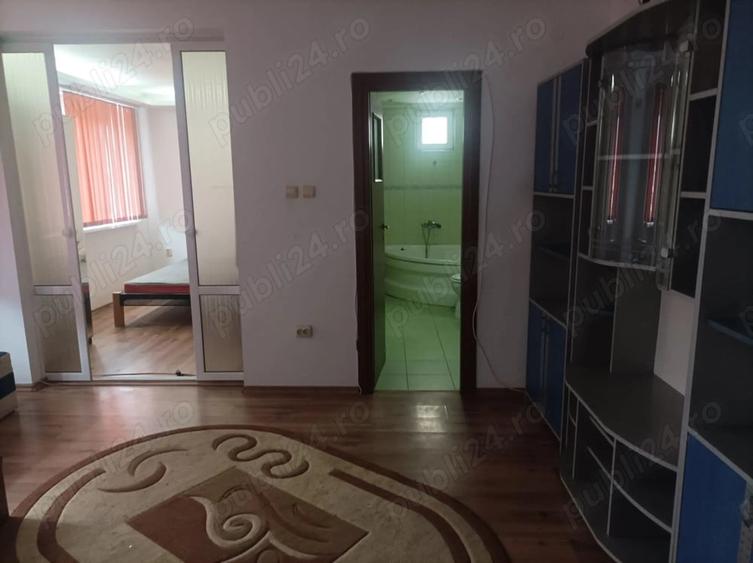 Apartament cu 3 camere nedecomandat în Cetate