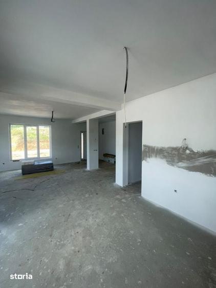 Casă cu 5 camere cu Teren 530 Mp în Groși