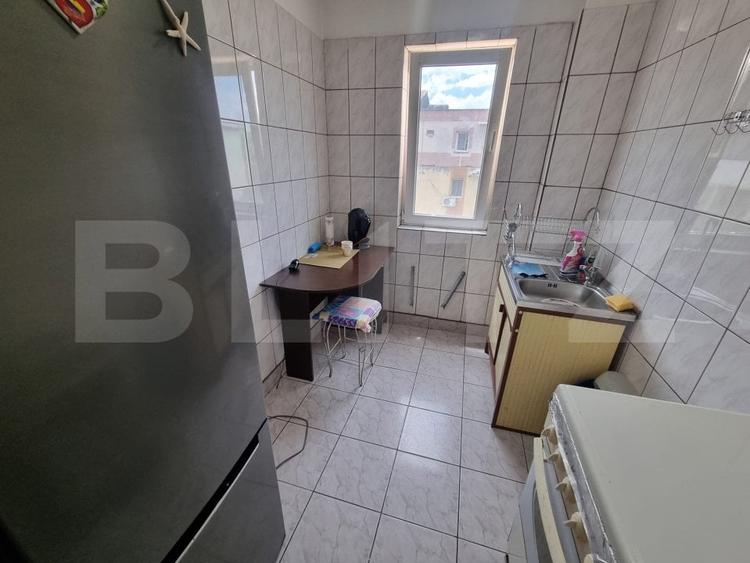 Apartament cu 2 camere semidecomandat în Craiovița Nouă