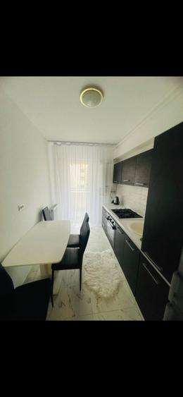 Apartament cu 2 camere decomandat, mobilat în Apărătorii Patriei