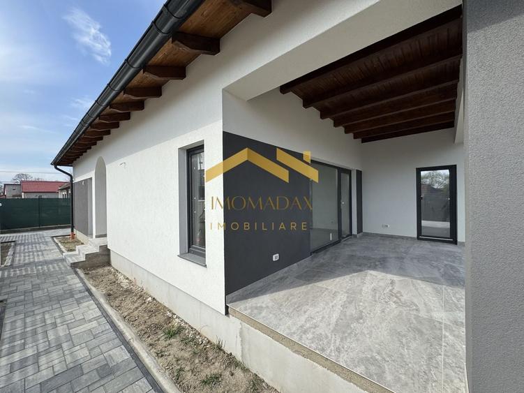 Casă individuală cu 3 camere cu Canalizare în Utvin