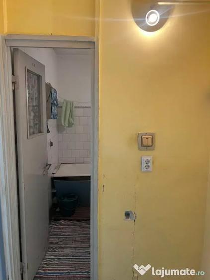 Garsonieră semidecomandată în Craiovița Nouă