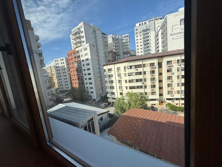 Apartament cu 4 camere în Mihai Bravu