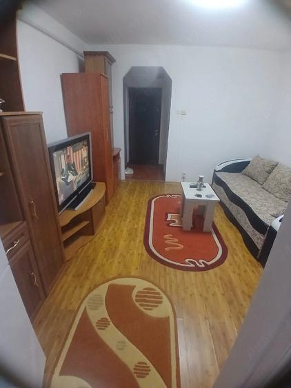 Garsonieră decomandată în Central