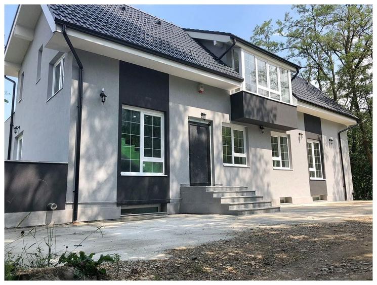 Casă individuală cu 10 camere cu Canalizare în Bran