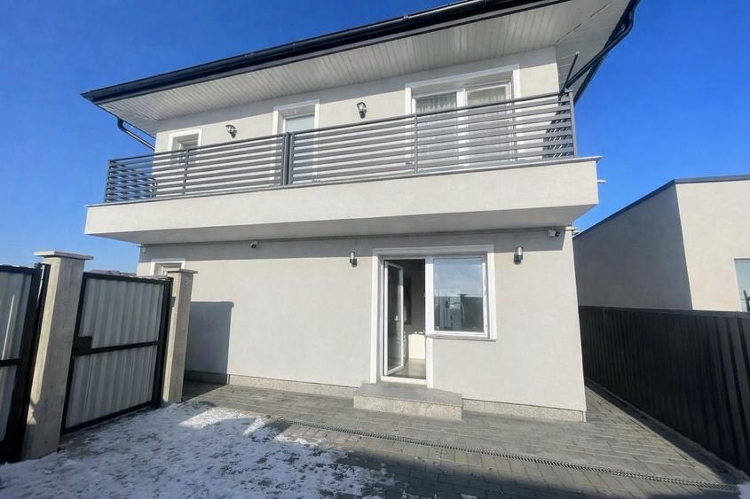 Casă individuală cu 5 camere cu Canalizare în Vest