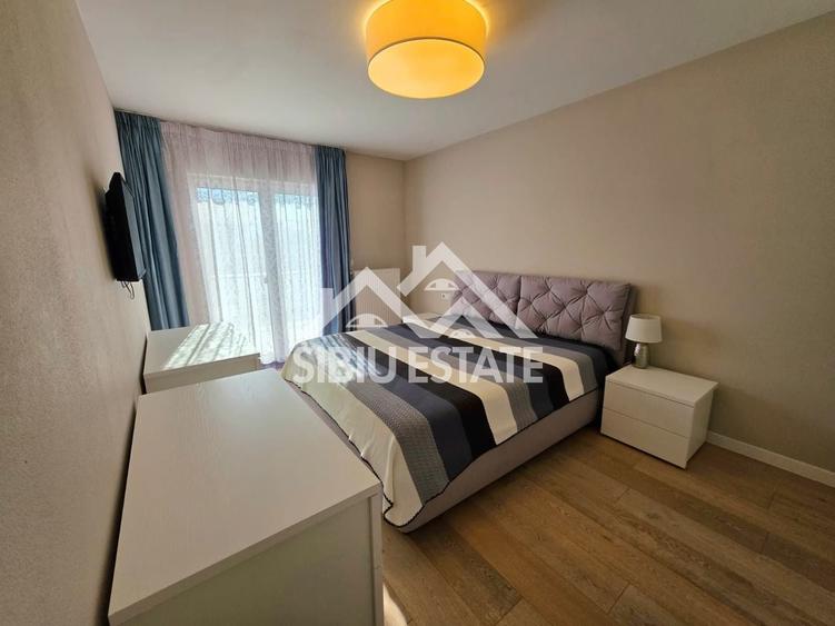 Penthouse cu 4 camere decomandat, mobilat în Periferie