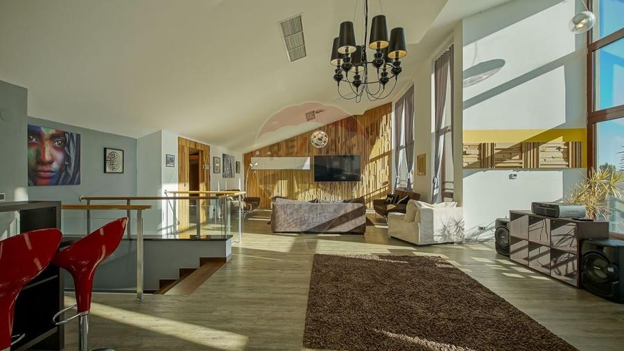 Apartament cu 4 camere semidecomandat, mobilat în Poiana Brașov