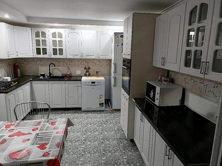 Casă cu 4 camere cu Teren 10 Mp în Exterior Vest