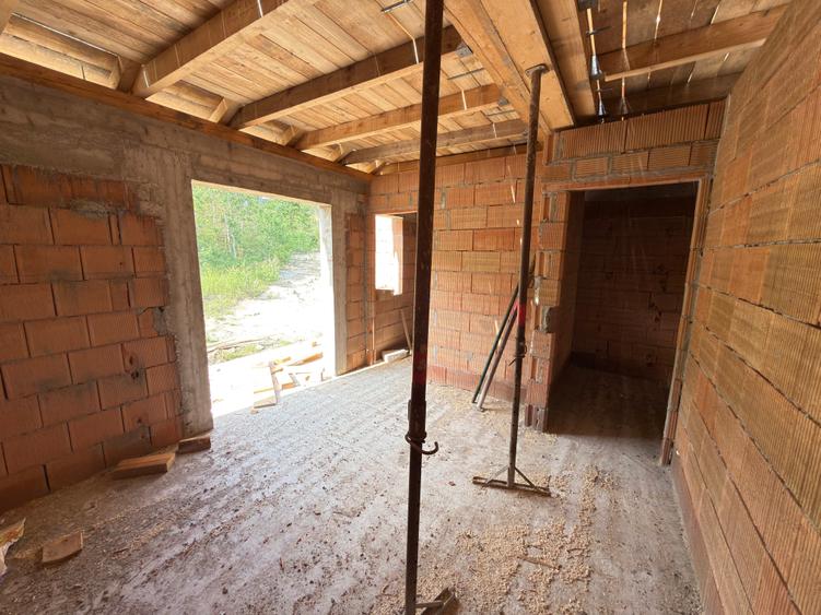 Duplex cu 3 camere cu Canalizare în Baciu