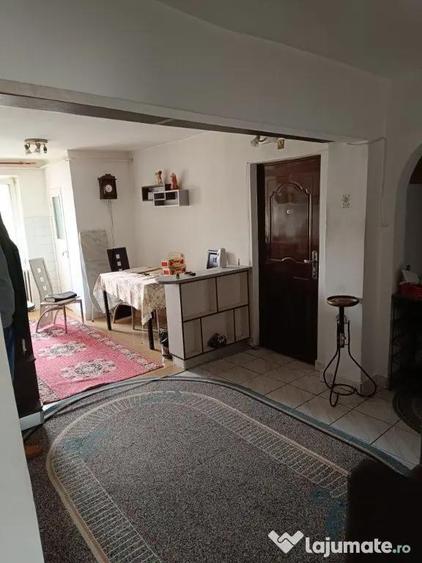 Apartament cu 4 camere decomandat în Sud
