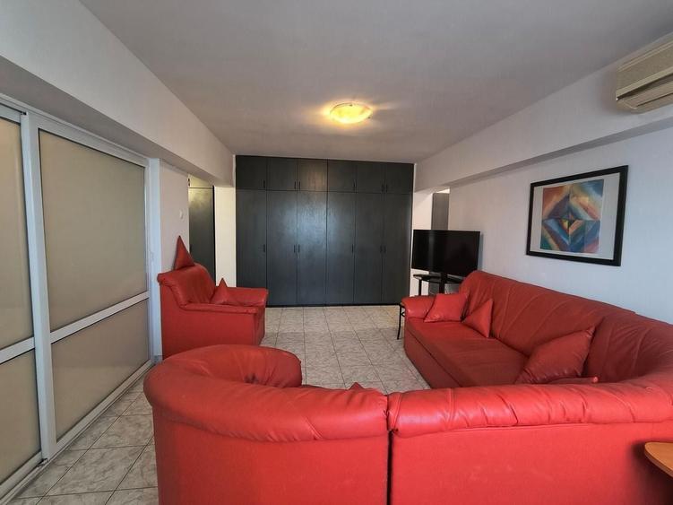 Apartament cu 3 camere semidecomandat, mobilat în Panduri