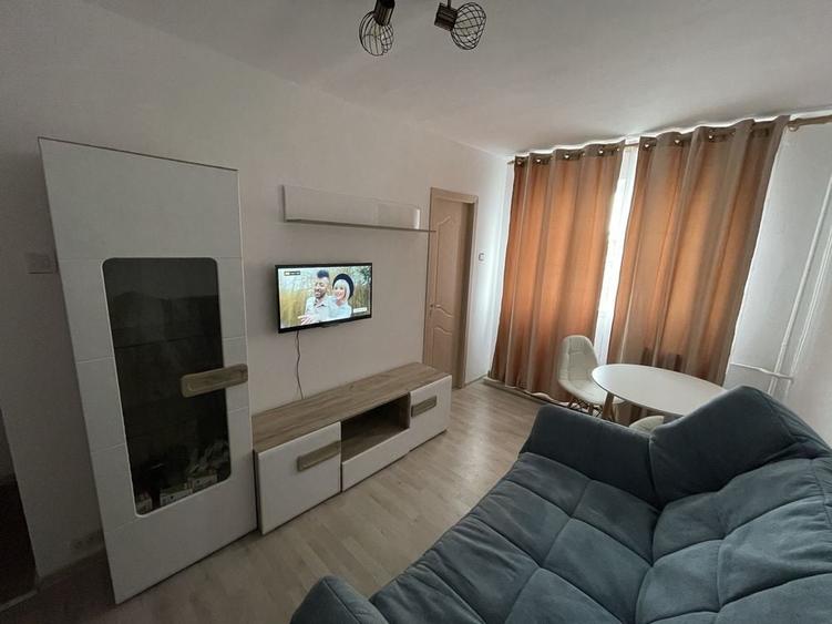 Garsonieră decomandată în Central