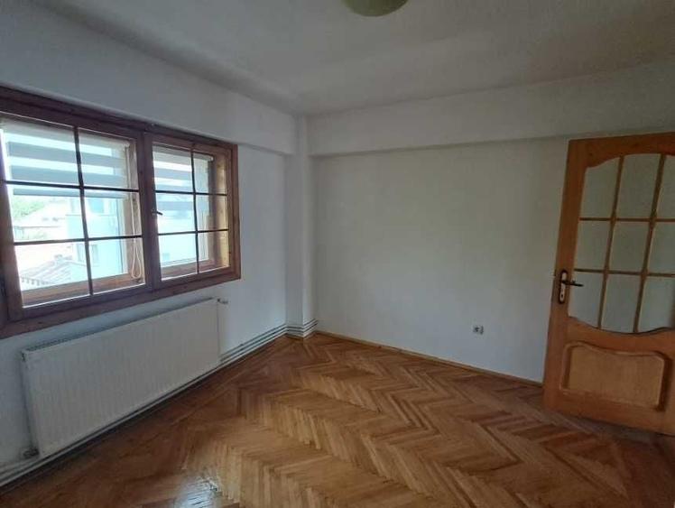 Apartament cu 2 camere decomandat în Est