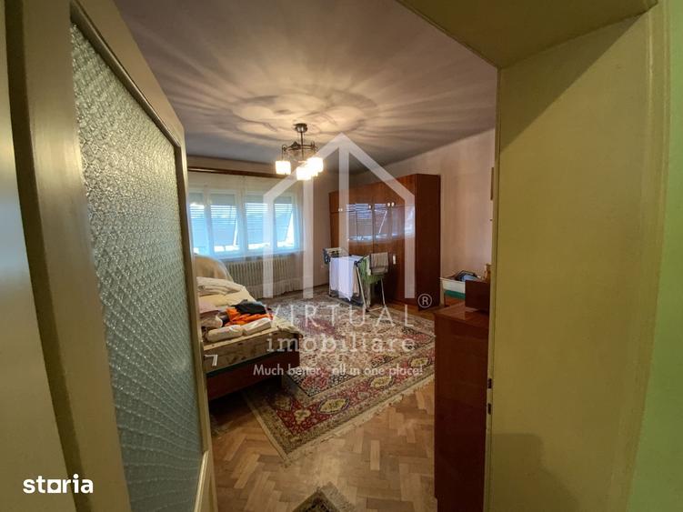 Casă cu 7 camere cu Teren 340 Mp în Central