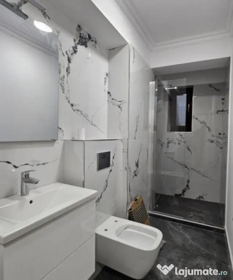 Apartament cu 3 camere semidecomandat în Dămăroaia