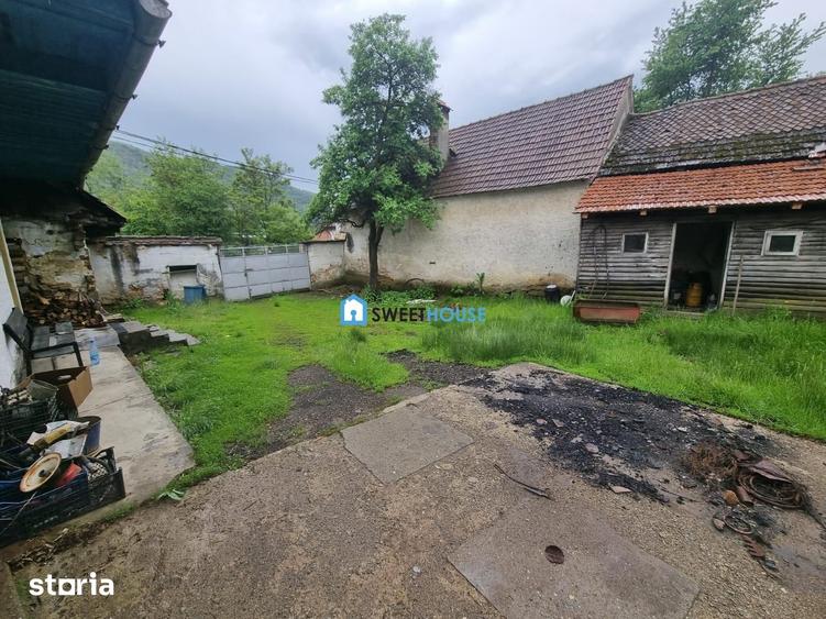 Casă cu 2 camere cu Teren 382 Mp în Șinca