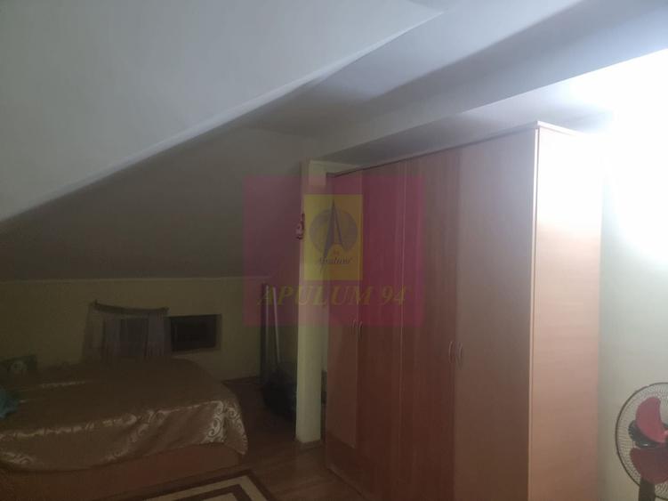 Casă individuală cu 7 camere cu Canalizare în Islaz